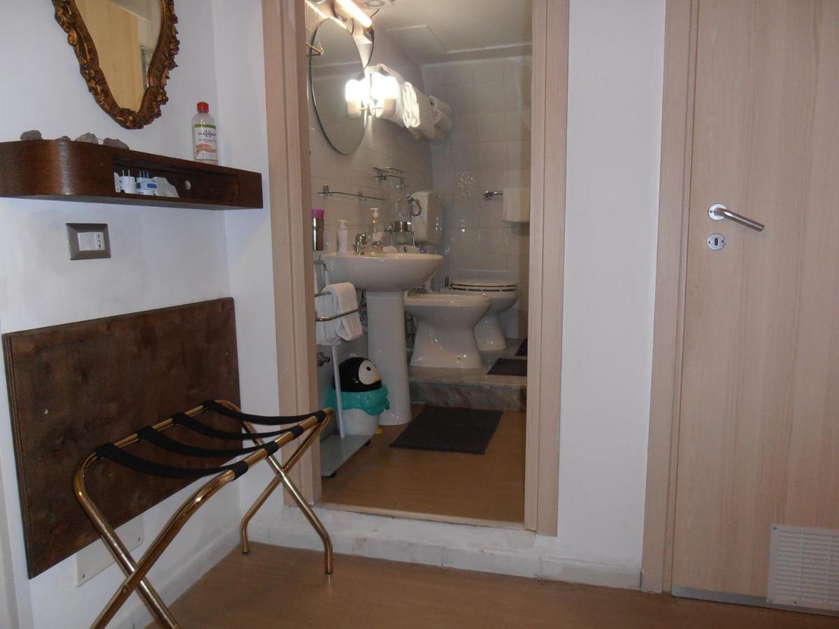 La Residenza Napoli Chiaia Short Let Apartment Superior Via Chiaia 82 ภายนอก รูปภาพ
