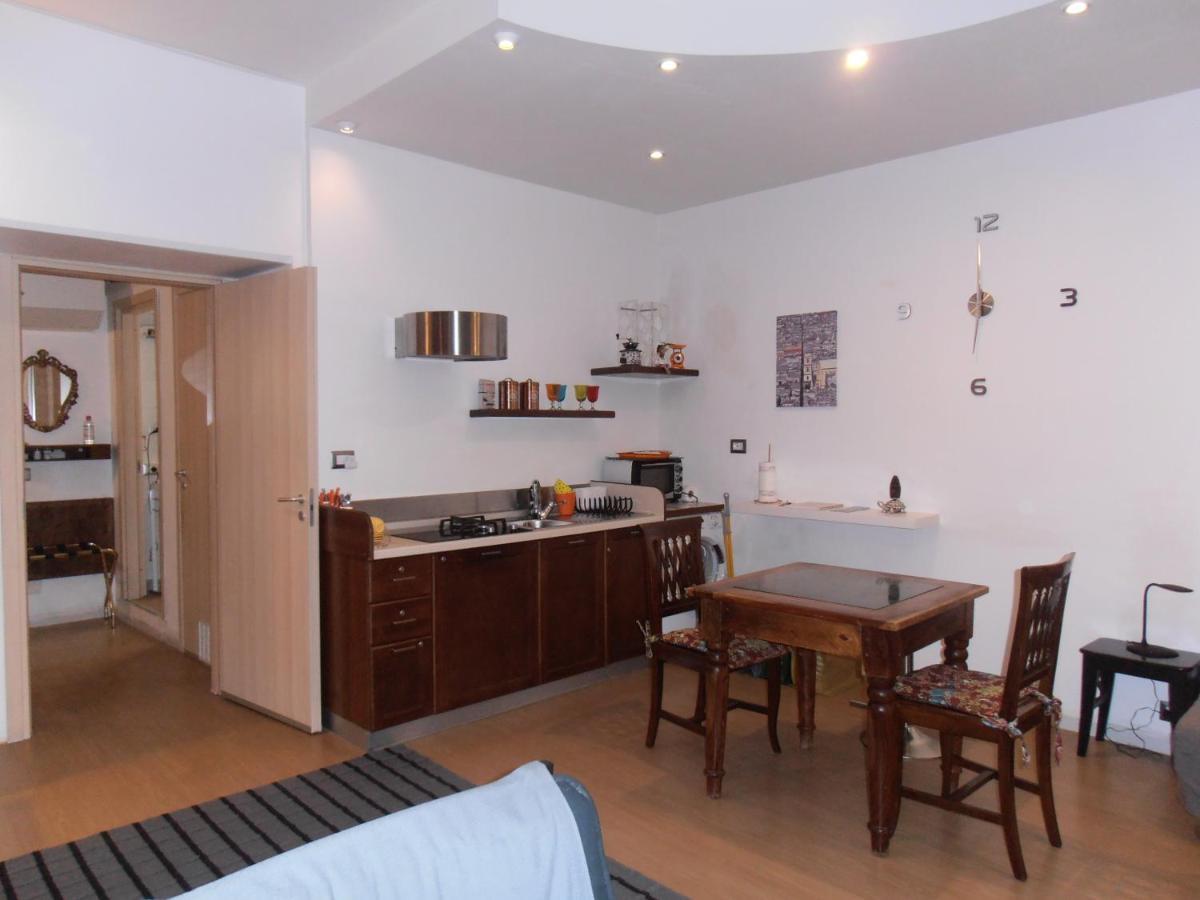 La Residenza Napoli Chiaia Short Let Apartment Superior Via Chiaia 82 ภายนอก รูปภาพ
