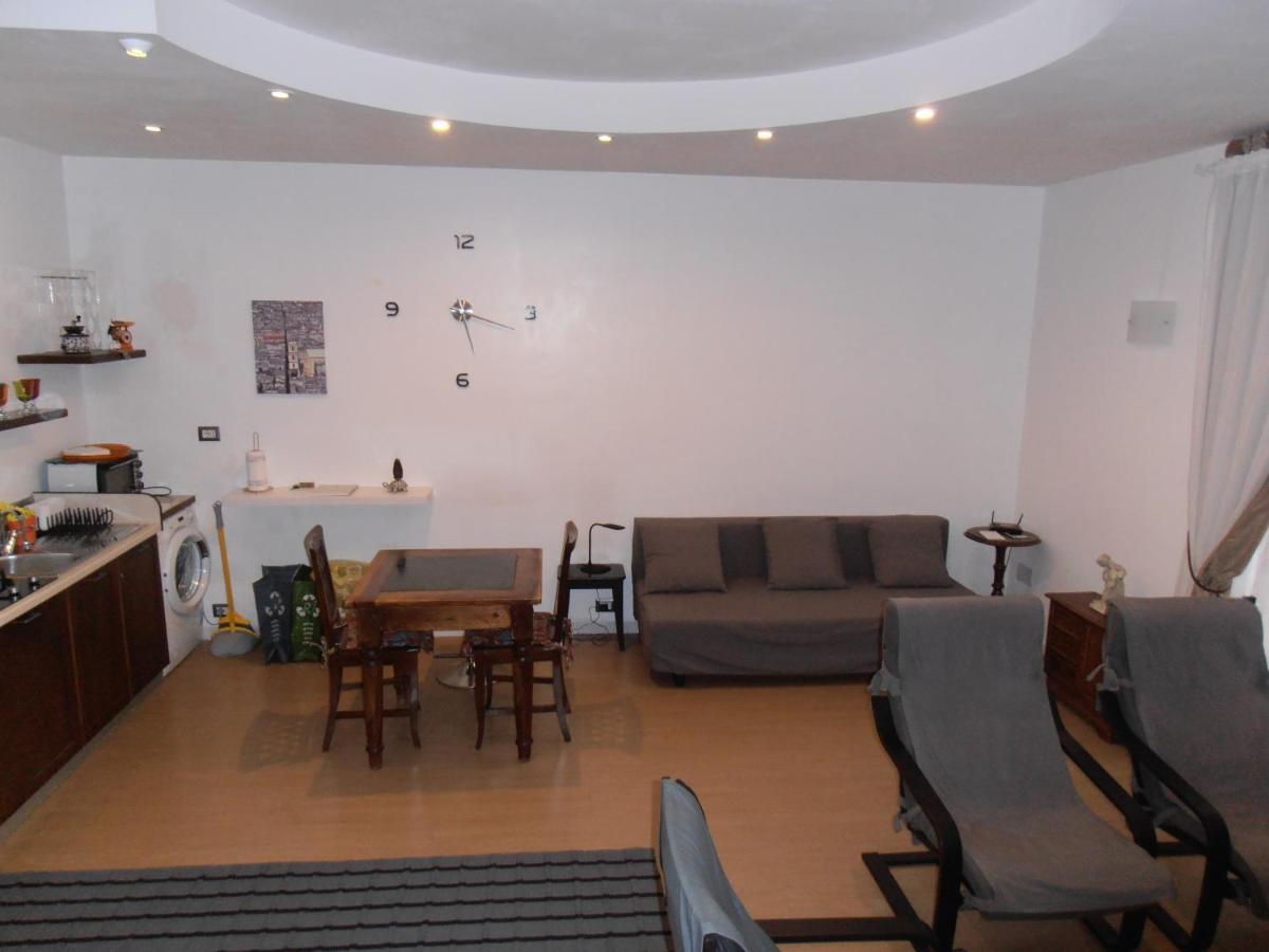 La Residenza Napoli Chiaia Short Let Apartment Superior Via Chiaia 82 ภายนอก รูปภาพ
