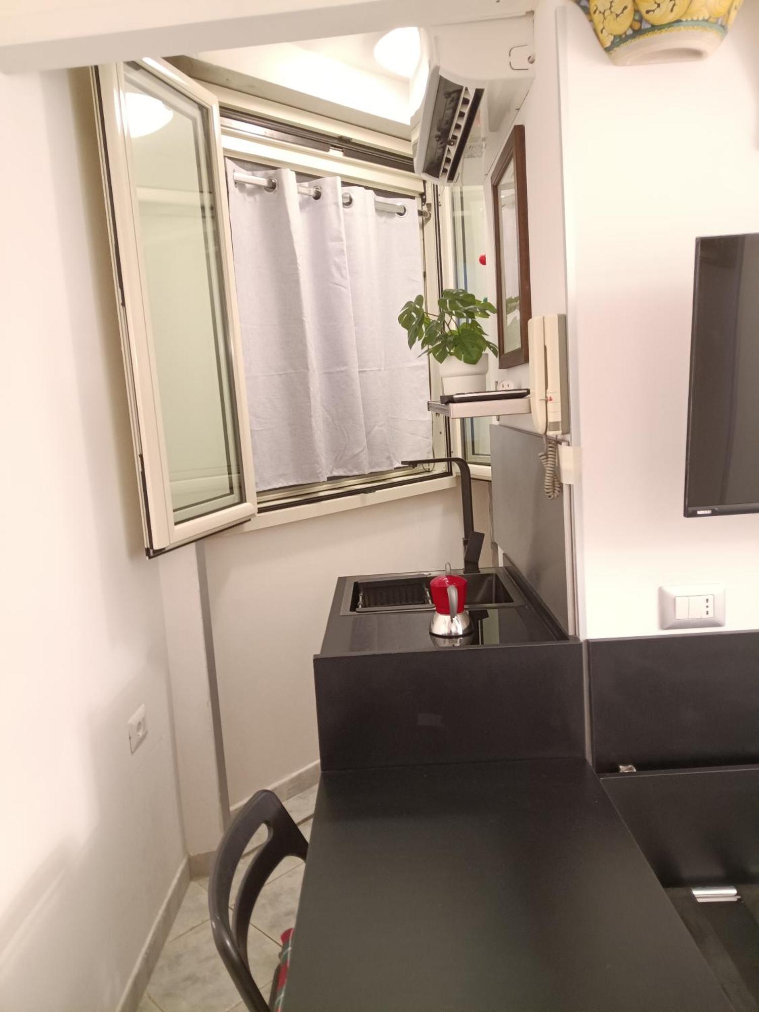 La Residenza Napoli Chiaia Short Let Apartment Superior Via Chiaia 82 ภายนอก รูปภาพ
