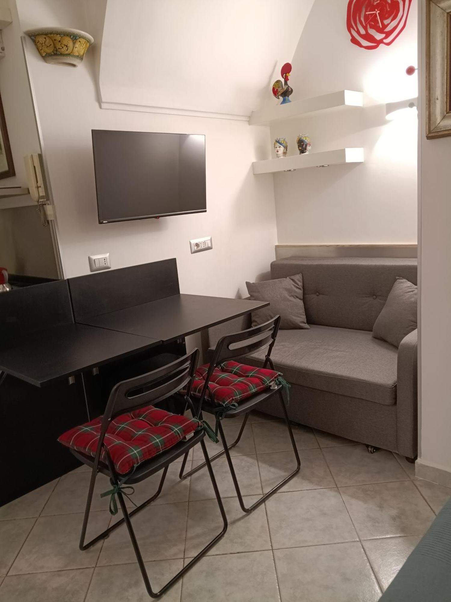 La Residenza Napoli Chiaia Short Let Apartment Superior Via Chiaia 82 ภายนอก รูปภาพ