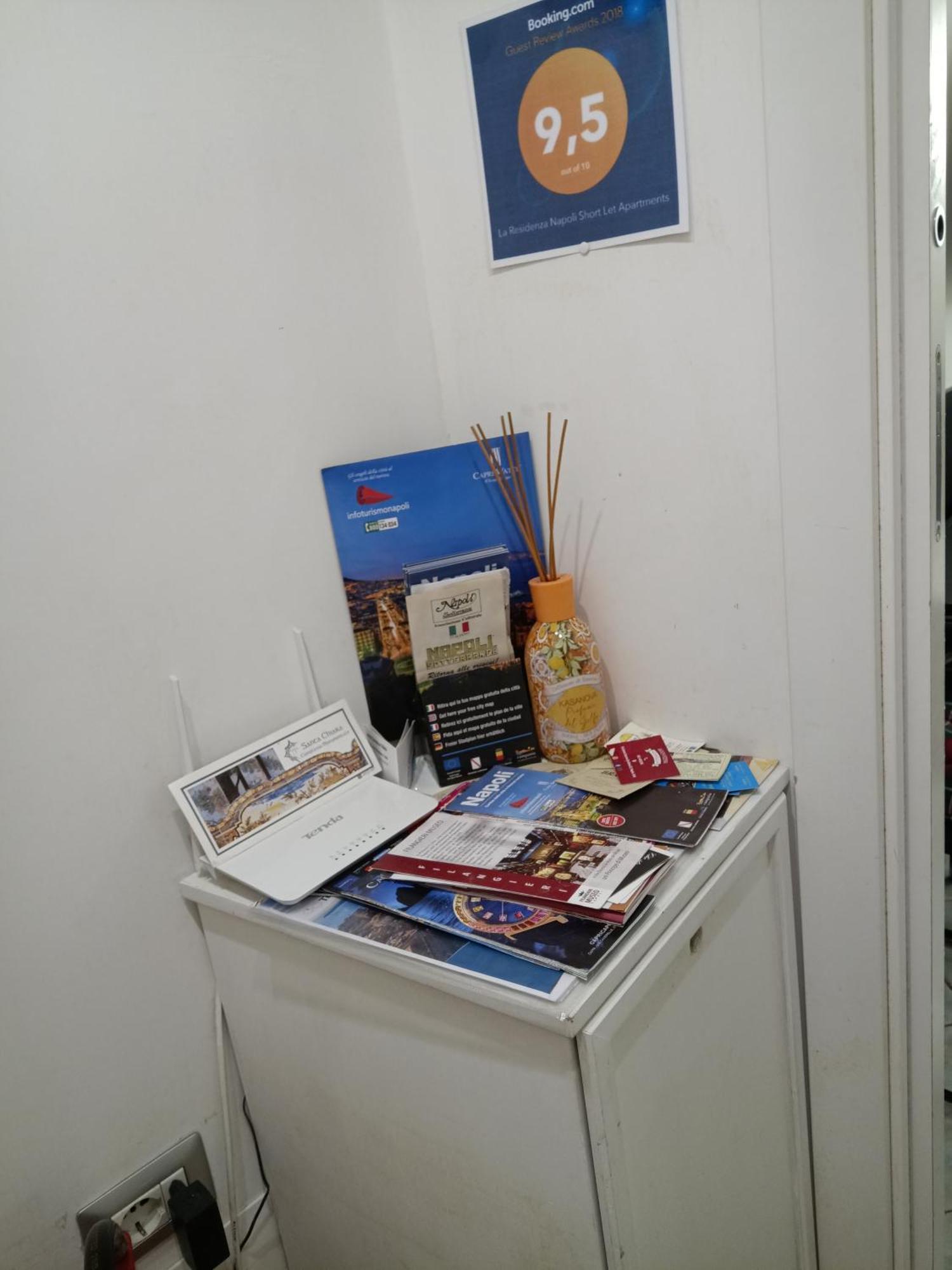 La Residenza Napoli Chiaia Short Let Apartment Superior Via Chiaia 82 ภายนอก รูปภาพ
