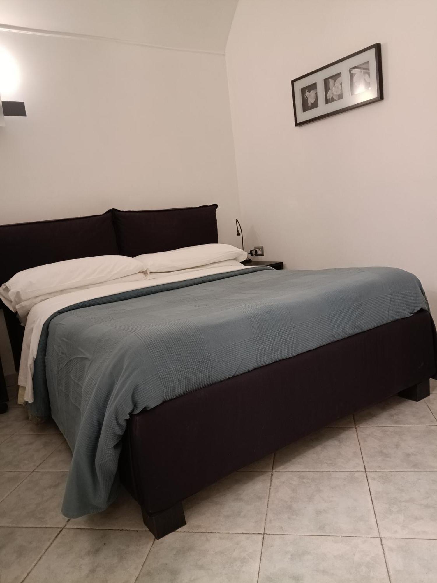 La Residenza Napoli Chiaia Short Let Apartment Superior Via Chiaia 82 ภายนอก รูปภาพ