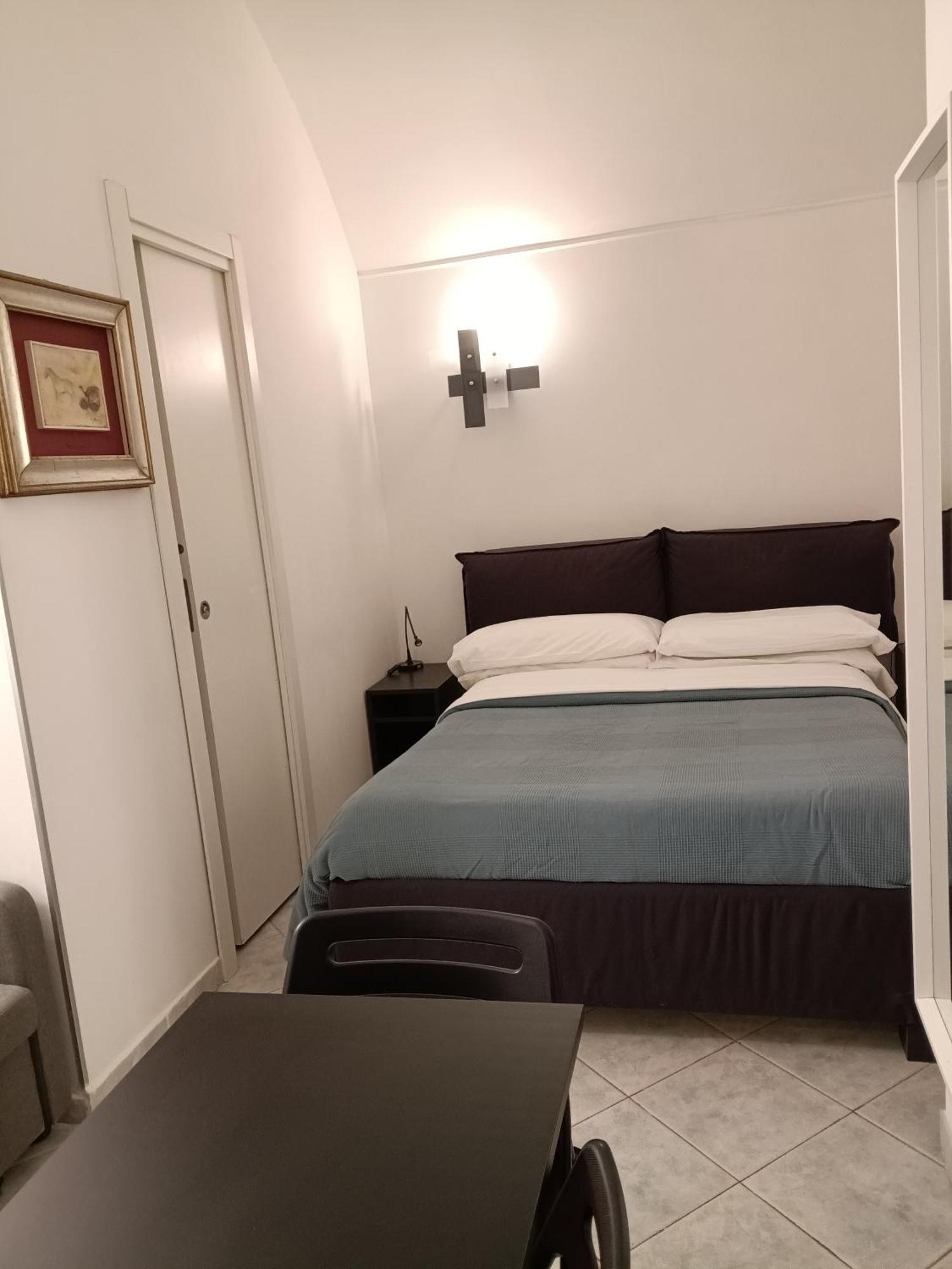 La Residenza Napoli Chiaia Short Let Apartment Superior Via Chiaia 82 ภายนอก รูปภาพ