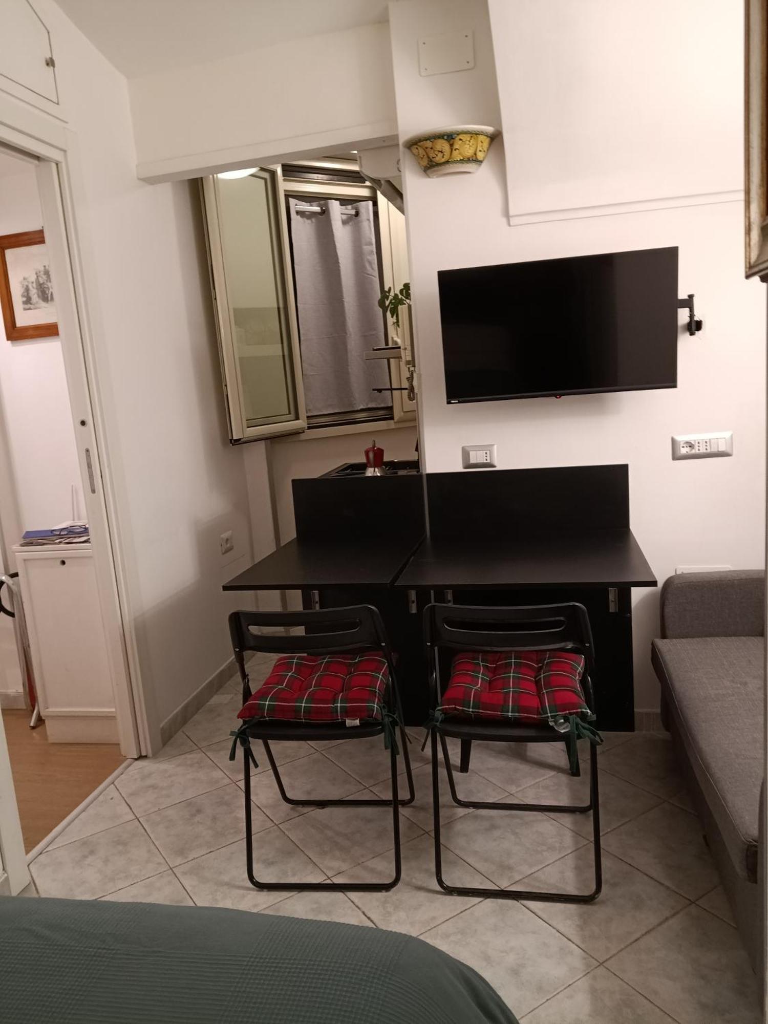 La Residenza Napoli Chiaia Short Let Apartment Superior Via Chiaia 82 ภายนอก รูปภาพ