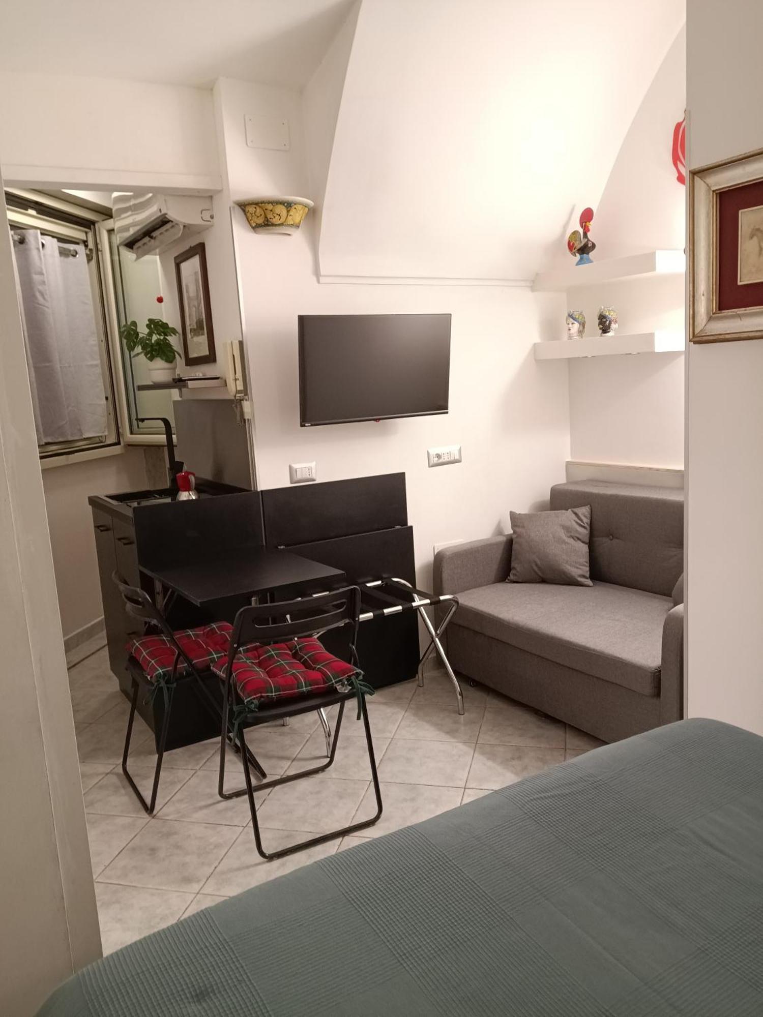 La Residenza Napoli Chiaia Short Let Apartment Superior Via Chiaia 82 ภายนอก รูปภาพ