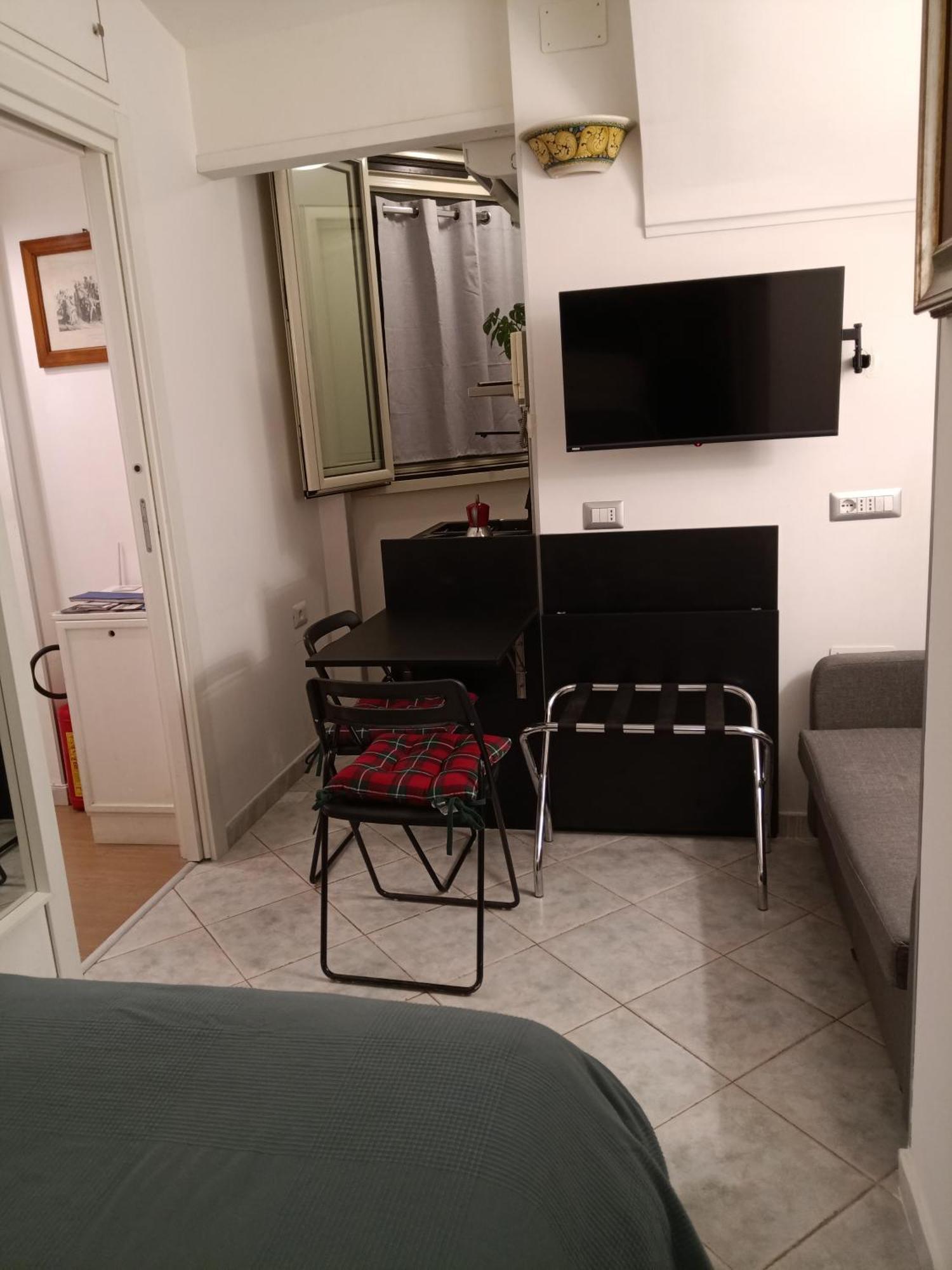 La Residenza Napoli Chiaia Short Let Apartment Superior Via Chiaia 82 ภายนอก รูปภาพ