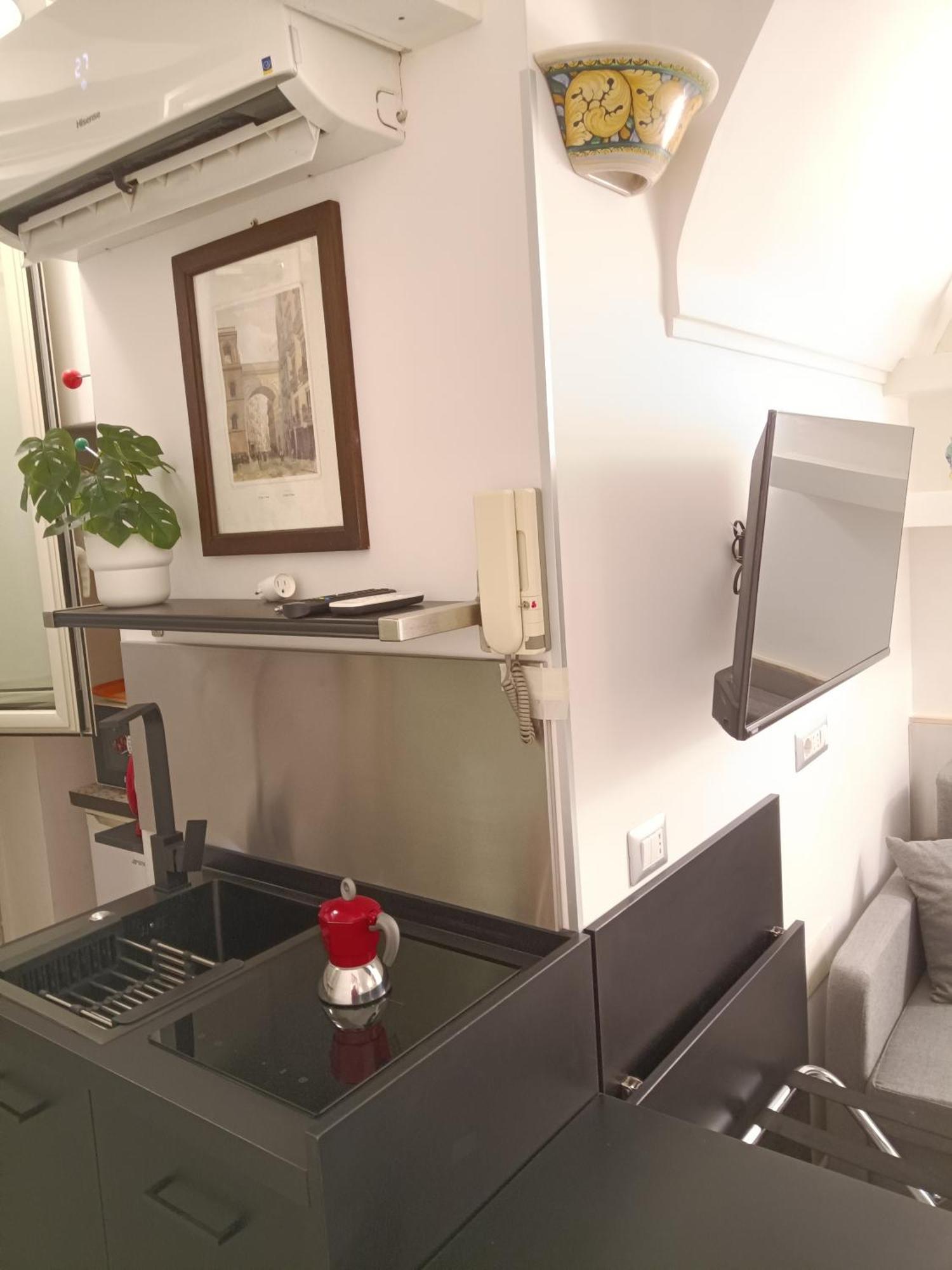 La Residenza Napoli Chiaia Short Let Apartment Superior Via Chiaia 82 ภายนอก รูปภาพ
